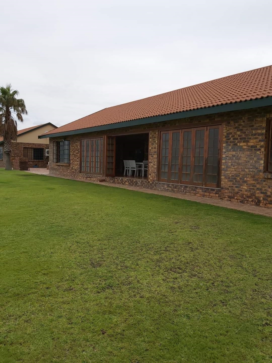 7 Bedroom Property for Sale in Oranjeville Free State